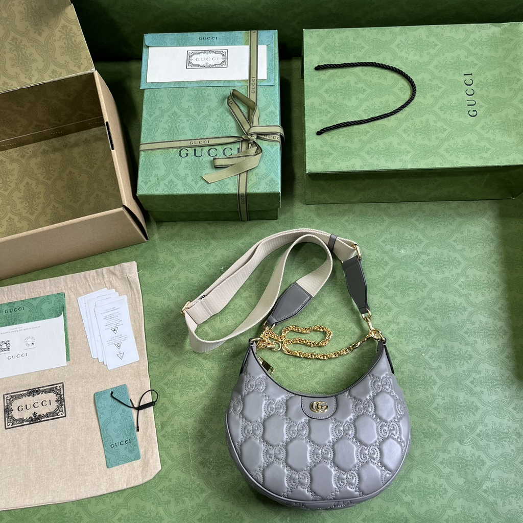Gucci ‎739709 GG Matelassé small shoulder bag in gray leather