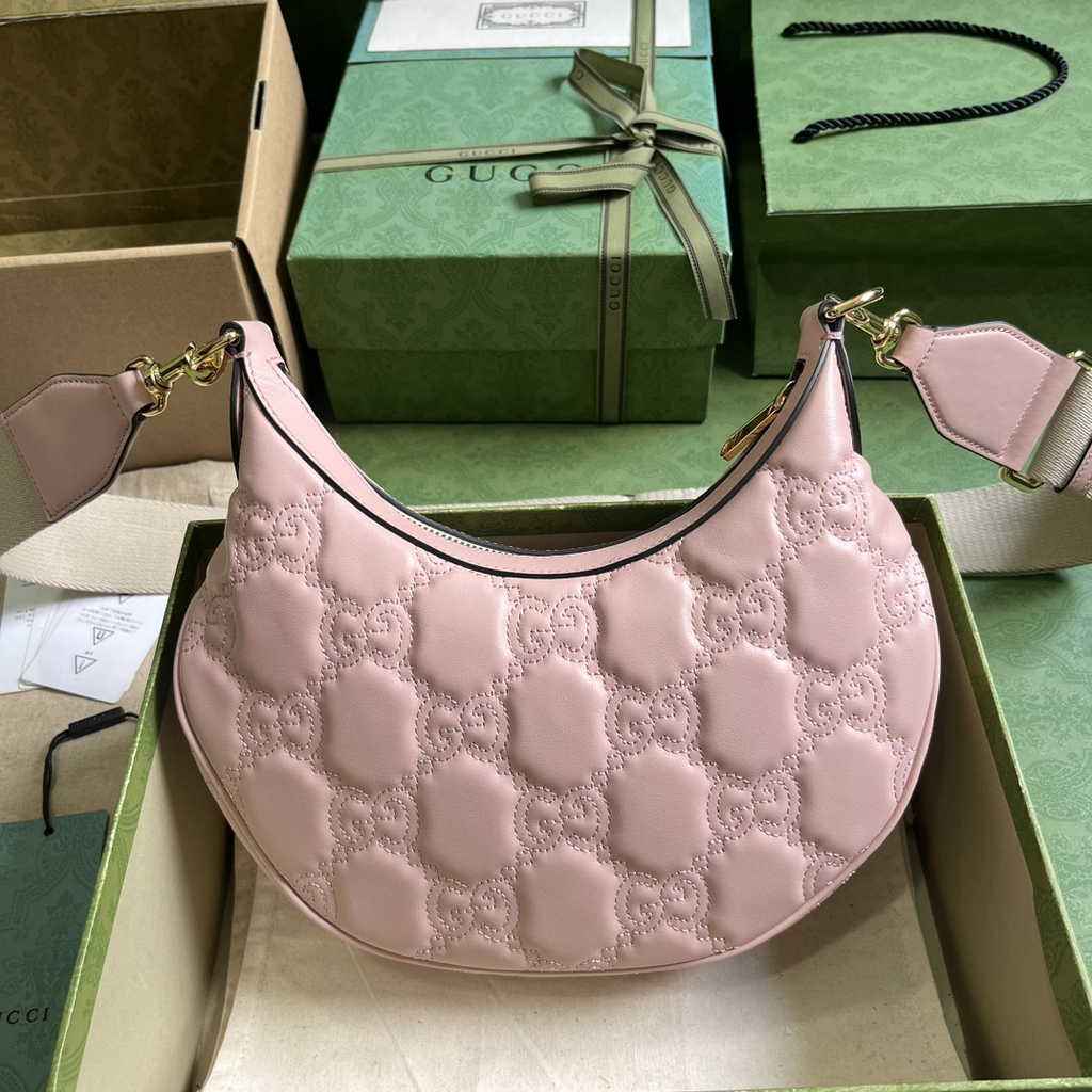 Gucci ‎739709 GG Matelassé small shoulder bag in pink leather