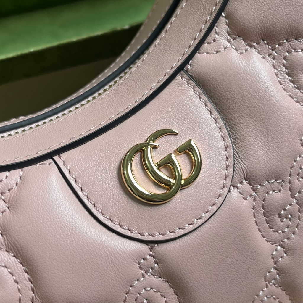 Gucci ‎739709 GG Matelassé small shoulder bag in pink leather