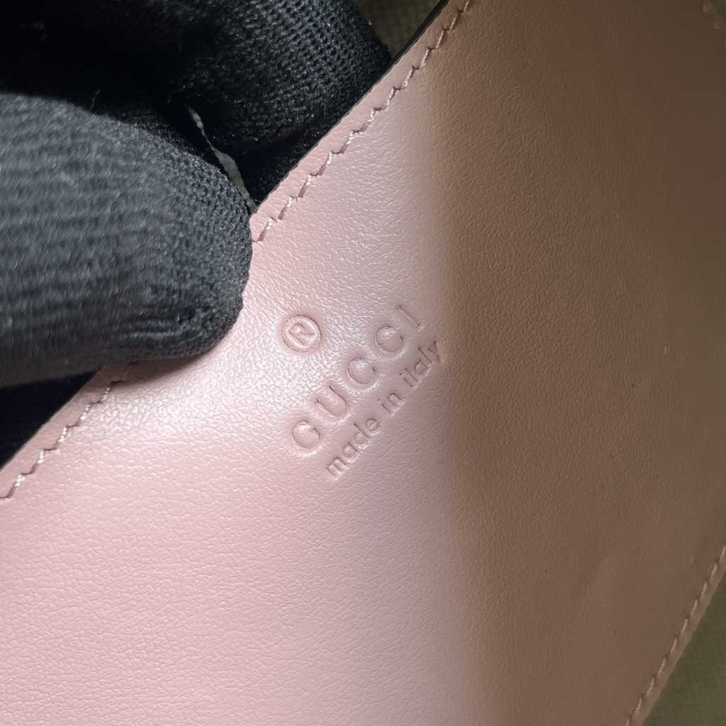 Gucci ‎739709 GG Matelassé small shoulder bag in pink leather