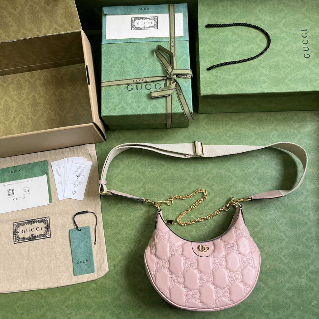 Gucci ‎739709 GG Matelassé small shoulder bag in pink leather