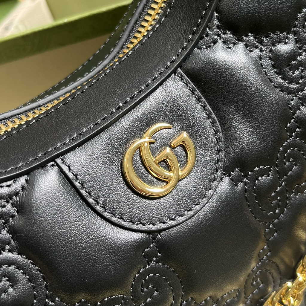 Gucci ‎739709 GG Matelassé small shoulder bag in black leather