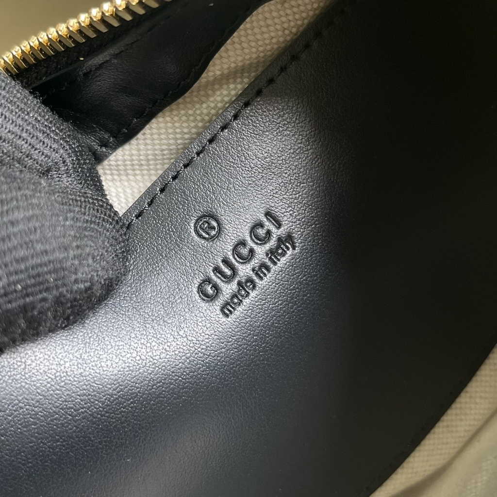 Gucci ‎739709 GG Matelassé small shoulder bag in black leather
