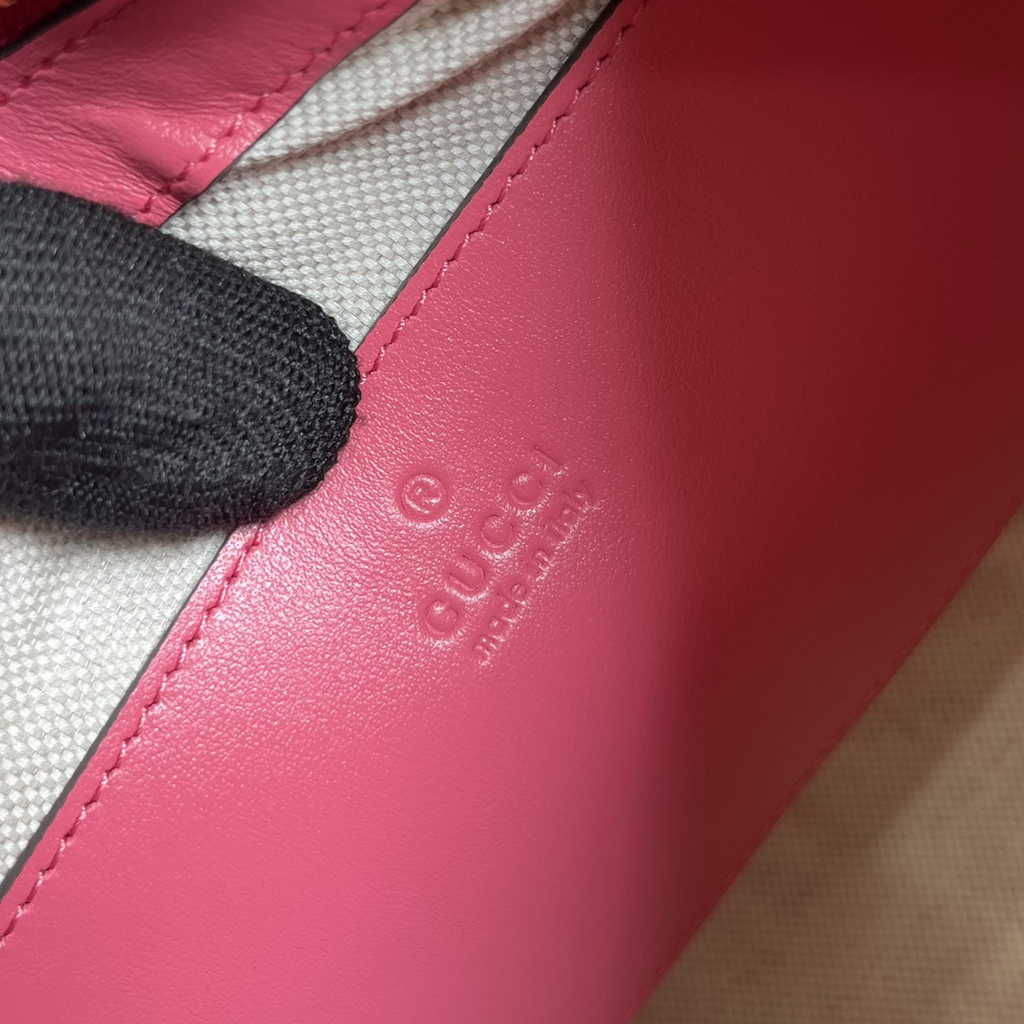 Gucci ‎739709 GG Matelassé small shoulder bag in plum leather