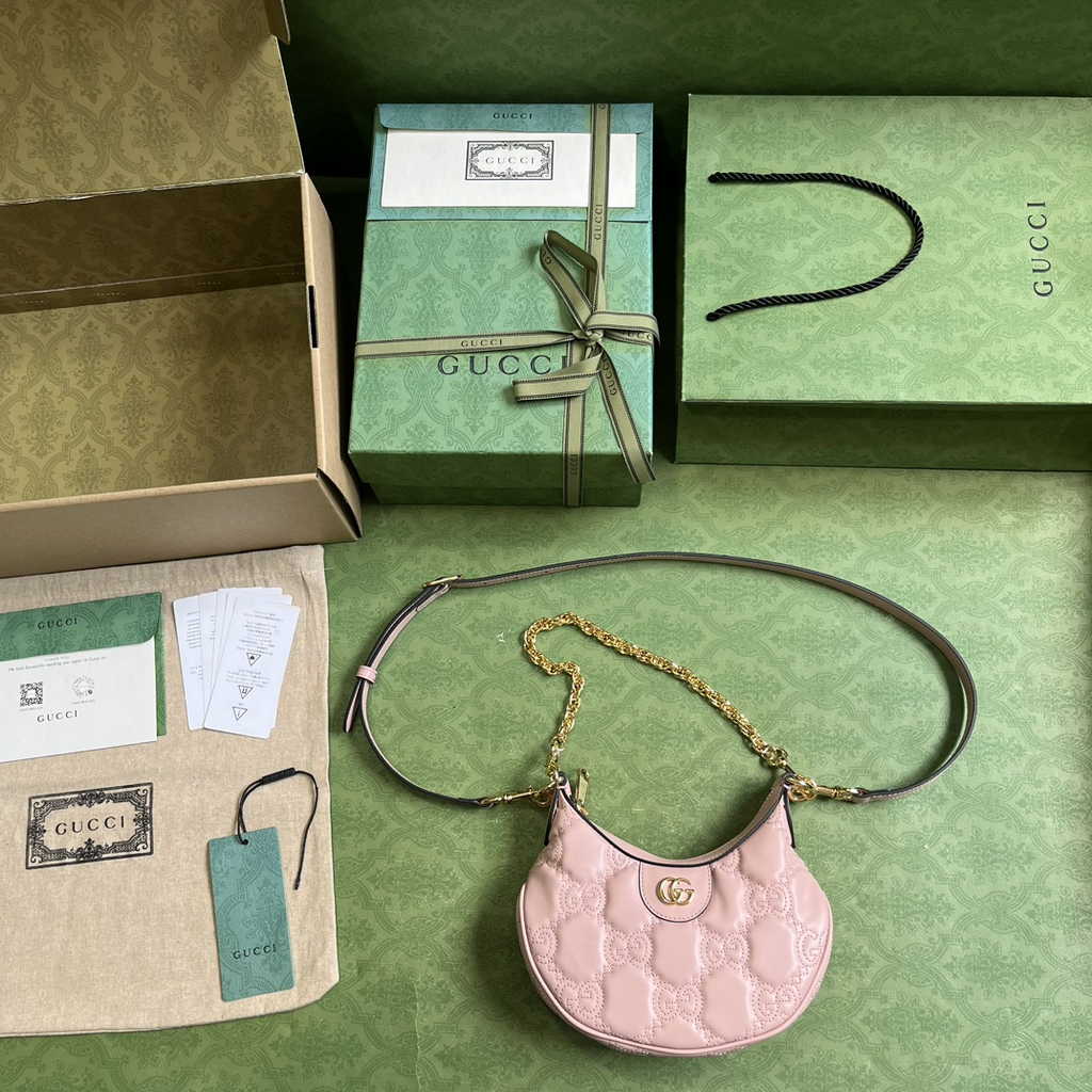 Gucci ‎739736 GG Matelassé mini bag in light pink leather