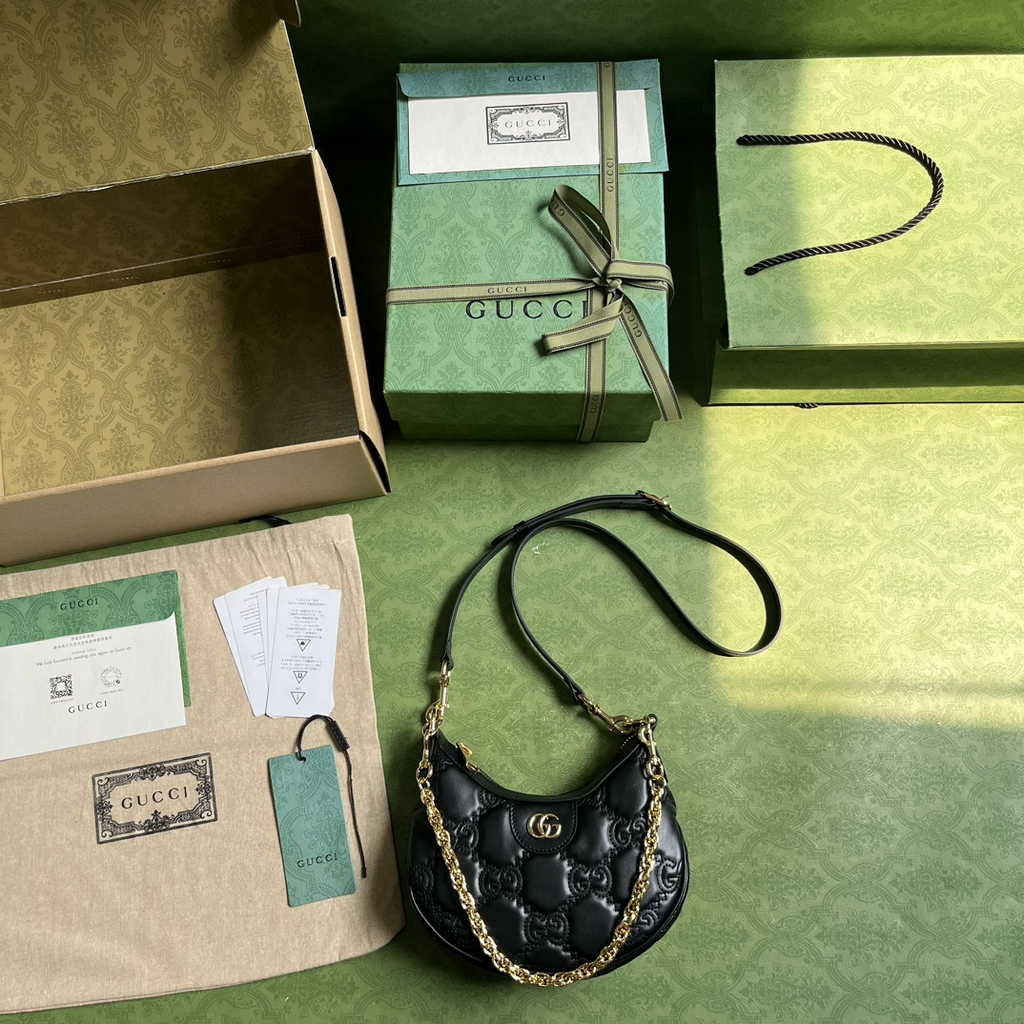 Gucci ‎739736 GG Matelassé mini bag in Black leather