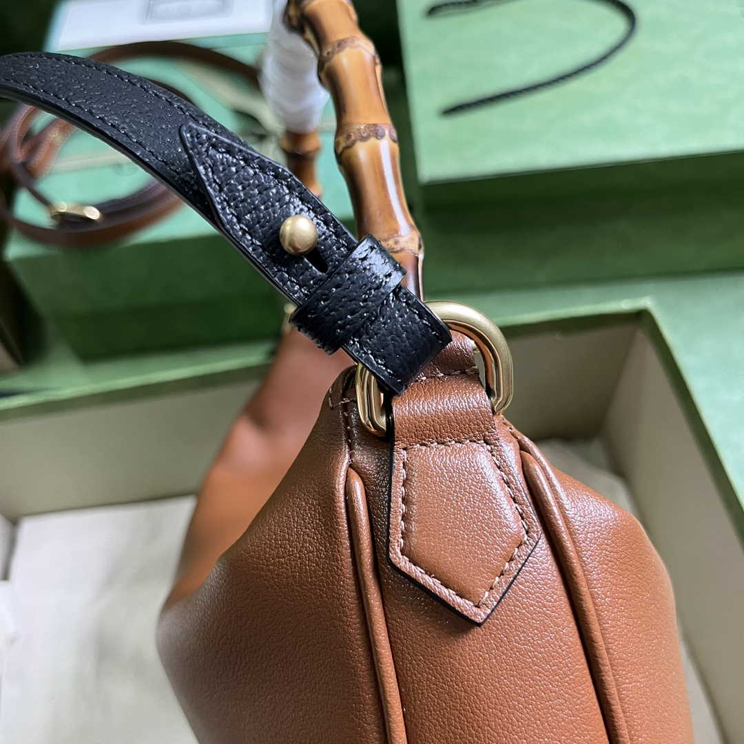 Gucci 746124 Diana medium shoulder bag in brown leather