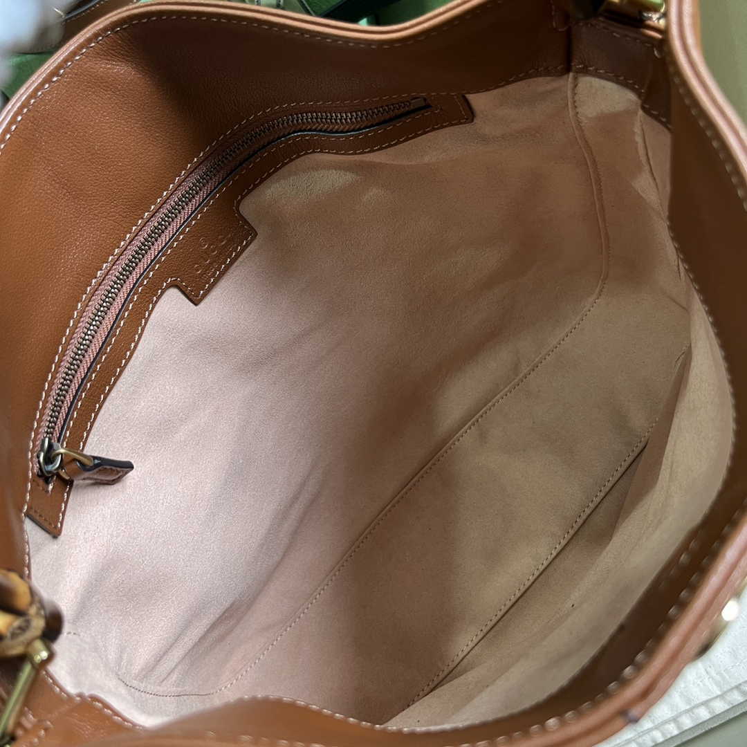 Gucci 746124 Diana medium shoulder bag in brown leather