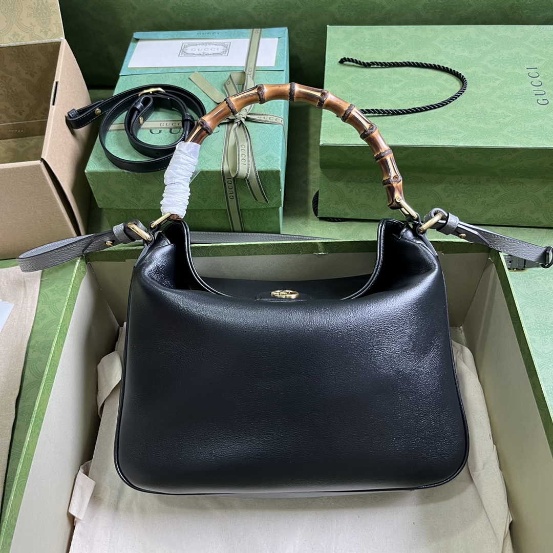 Gucci 746124 Diana medium shoulder bag in black leather