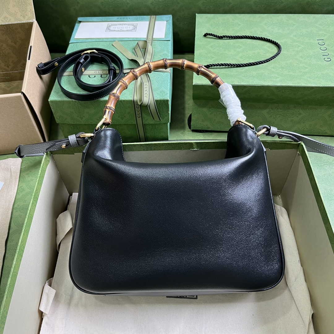 Gucci 746124 Diana medium shoulder bag in black leather