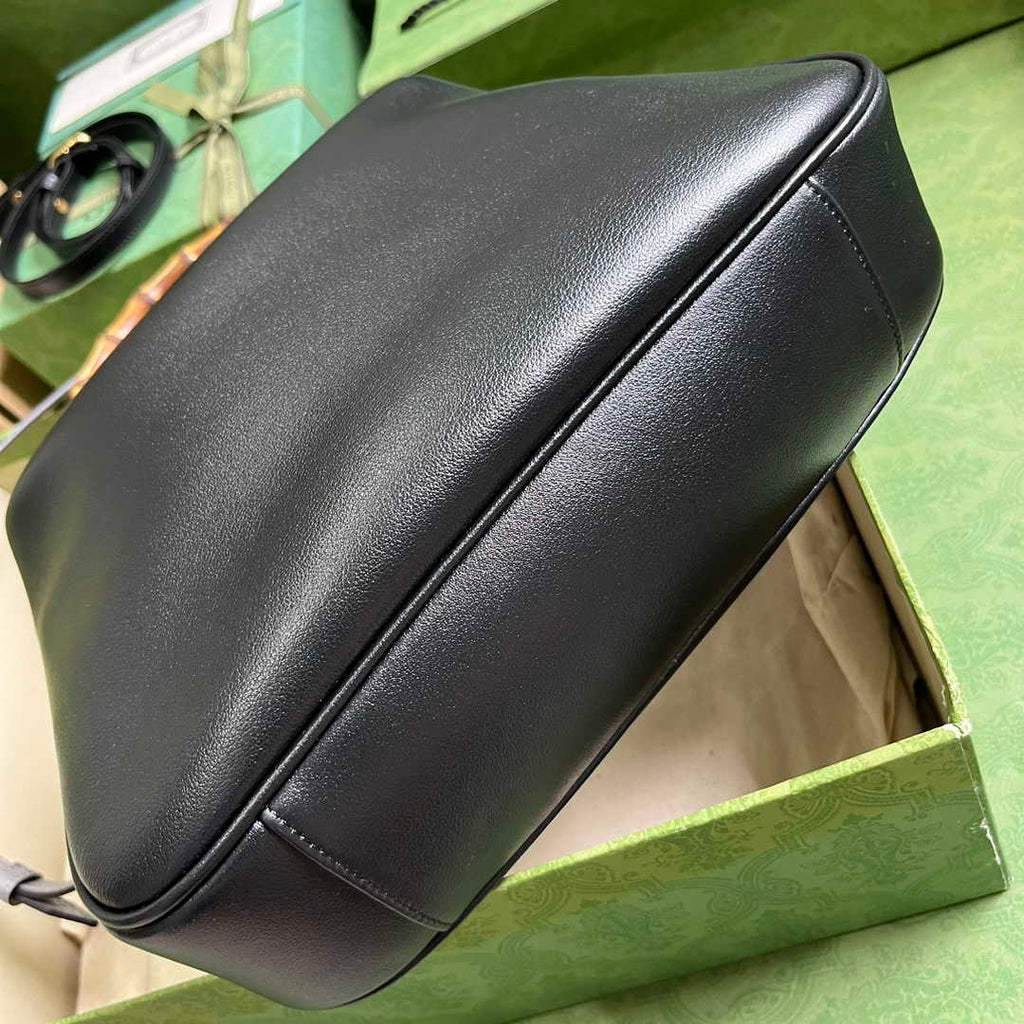 Gucci 746124 Diana medium shoulder bag in black leather