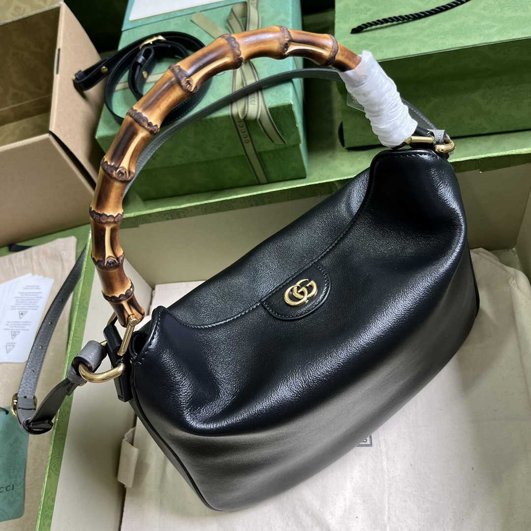 Gucci 746124 Diana medium shoulder bag in black leather