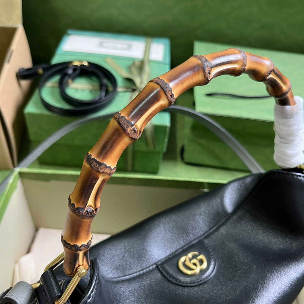 Gucci 746124 Diana medium shoulder bag in black leather