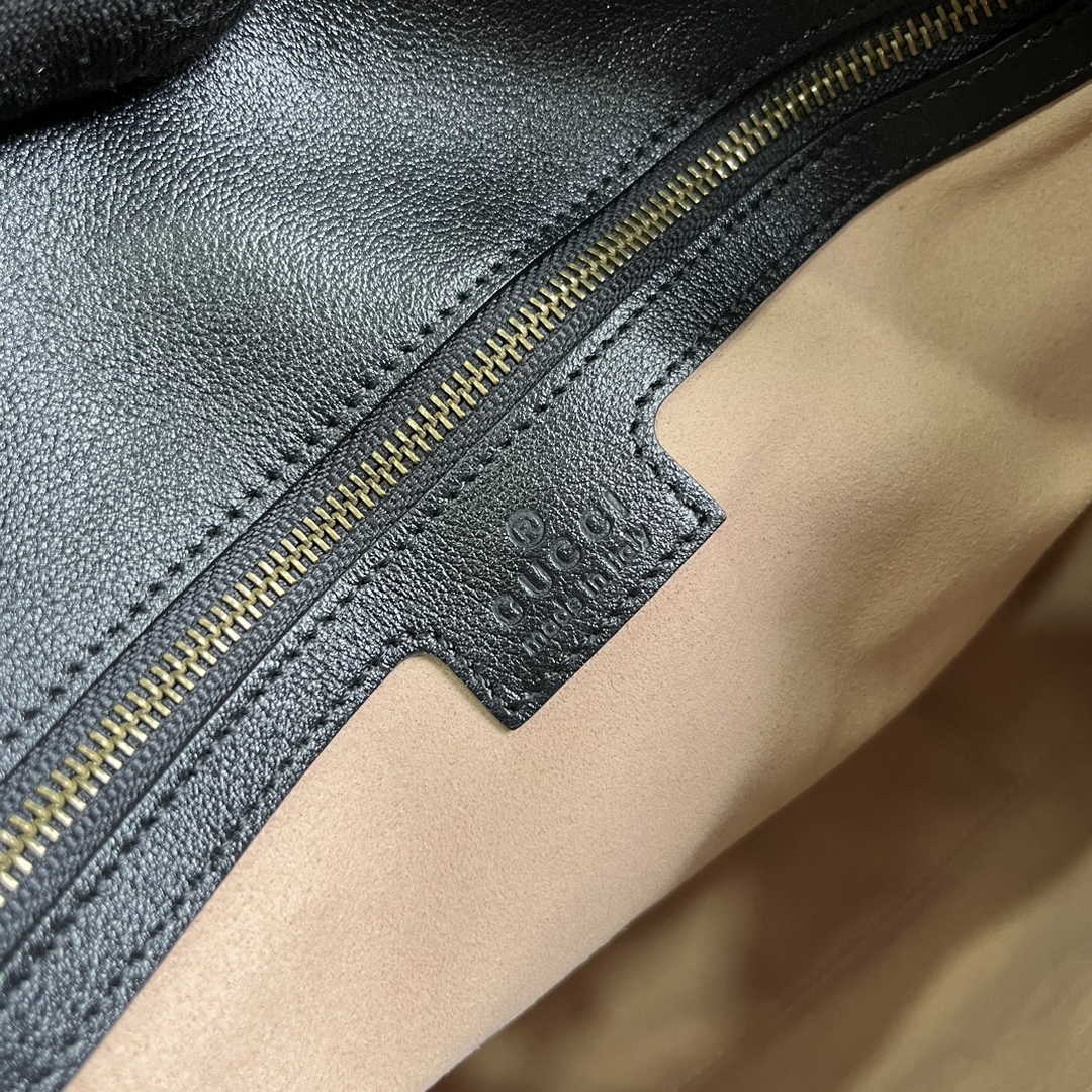 Gucci 746124 Diana medium shoulder bag in black leather