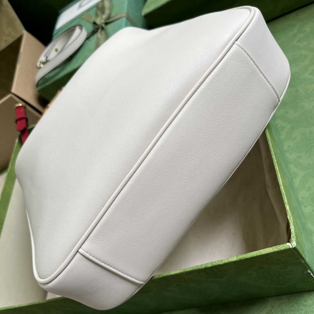 Gucci 746124 Diana medium shoulder bag in Beige leather