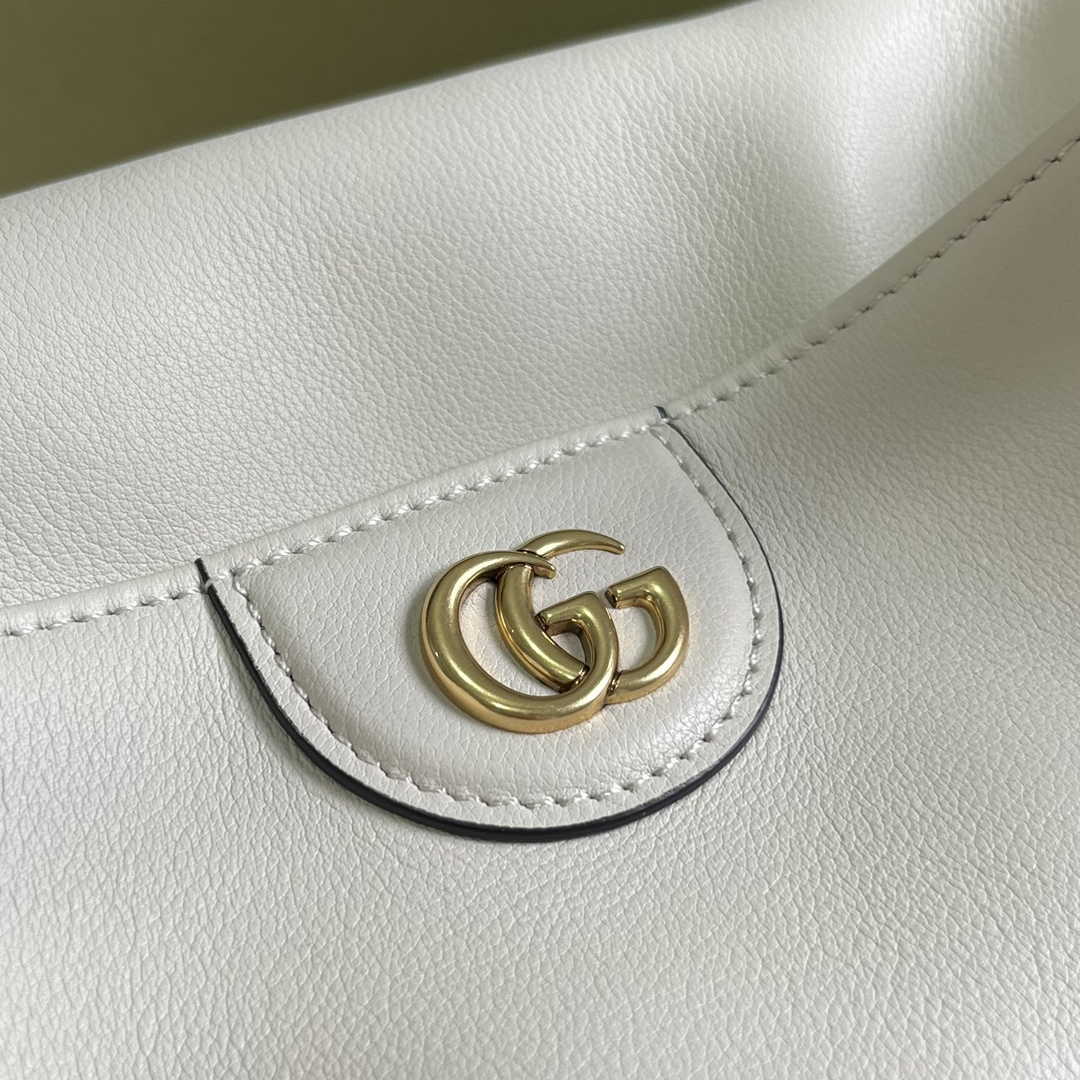Gucci 746124 Diana medium shoulder bag in Beige leather