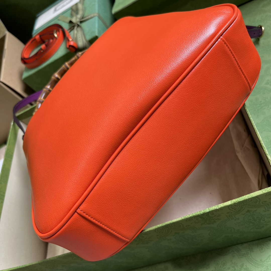 Gucci 746124 Diana medium shoulder bag in orange leather