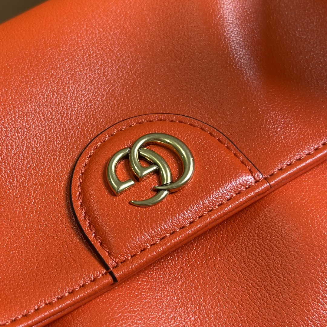 Gucci 746124 Diana medium shoulder bag in orange leather