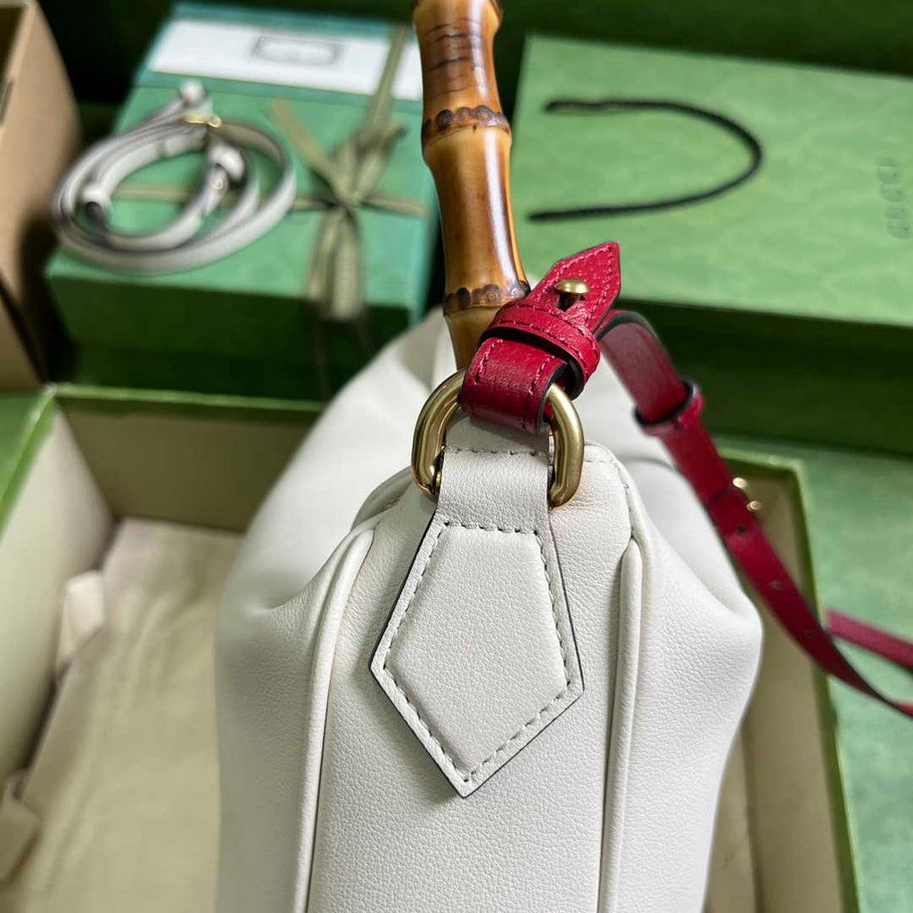 Gucci 746245 Diana large shoulder bag in white leather