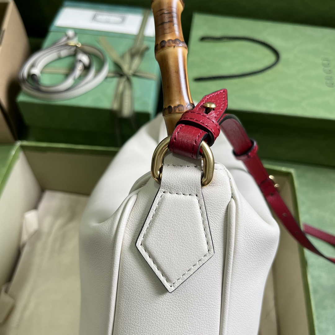 Gucci 746245 Diana large shoulder bag in white leather