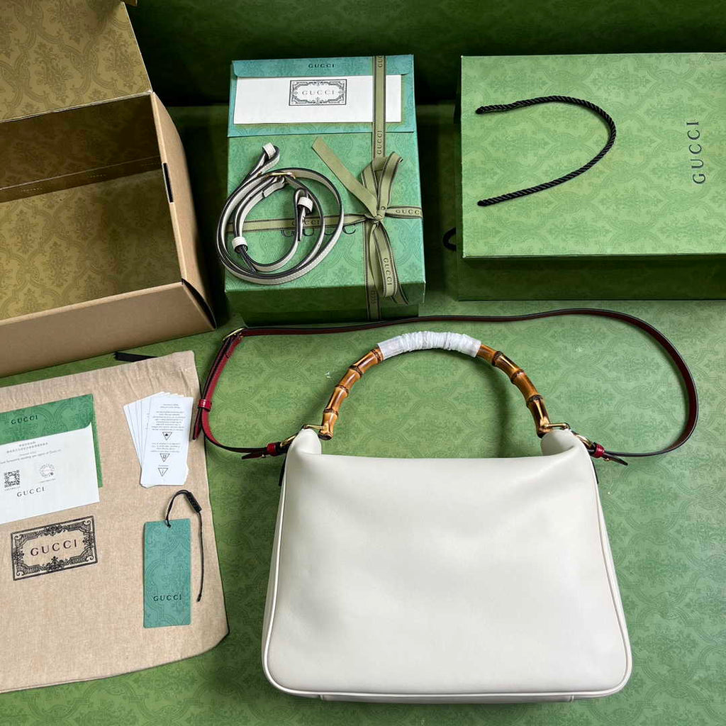Gucci 746245 Diana large shoulder bag in white leather