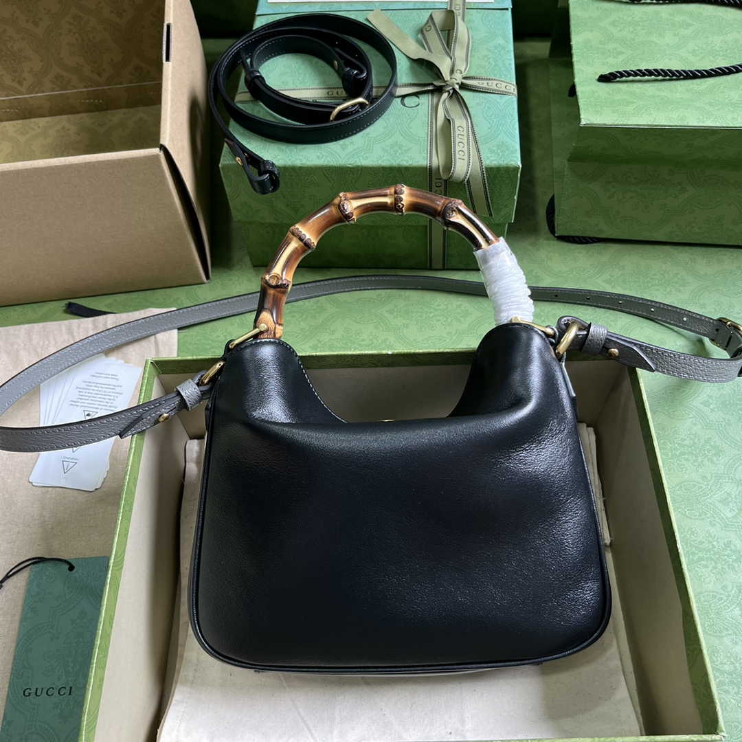 Gucci 746251 Diana small shoulder bag in black leather
