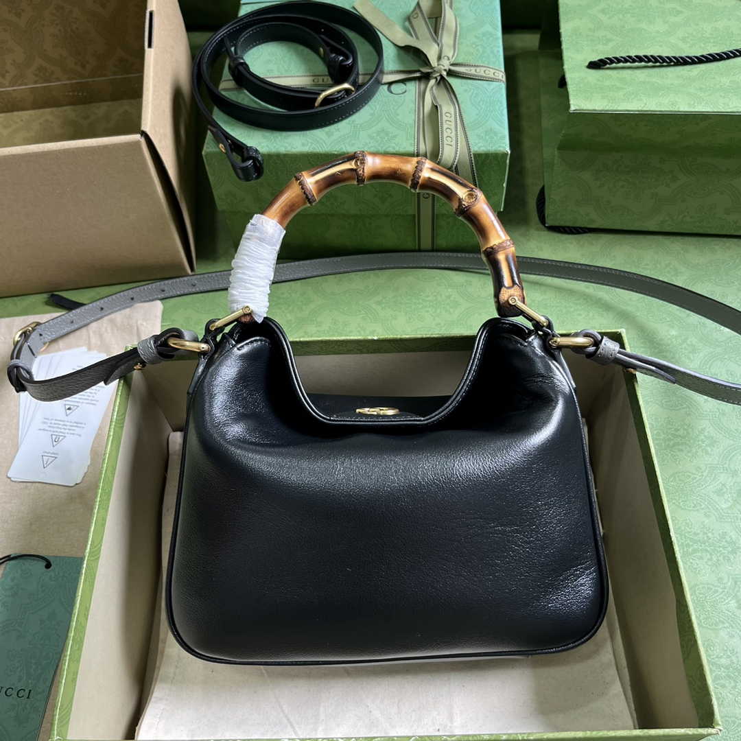 Gucci 746251 Diana small shoulder bag in black leather
