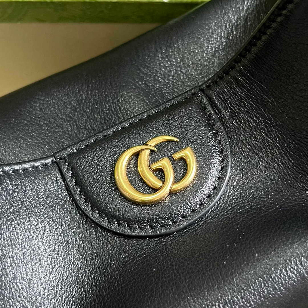 Gucci 746251 Diana small shoulder bag in black leather