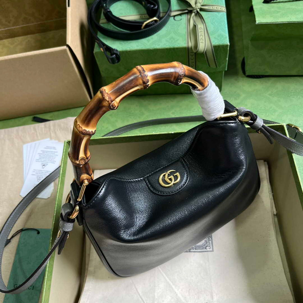 Gucci 746251 Diana small shoulder bag in black leather