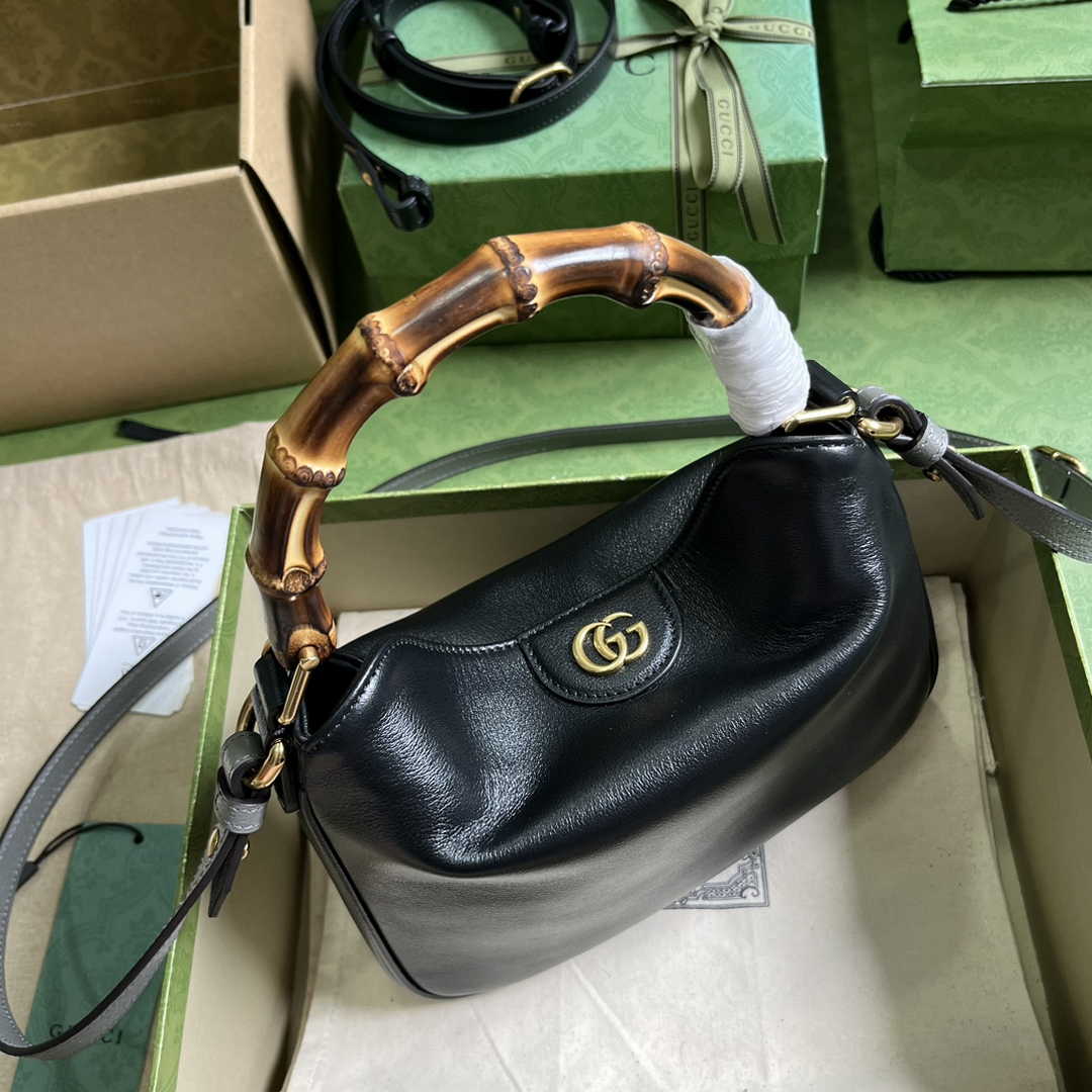 Gucci 746251 Diana small shoulder bag in black leather