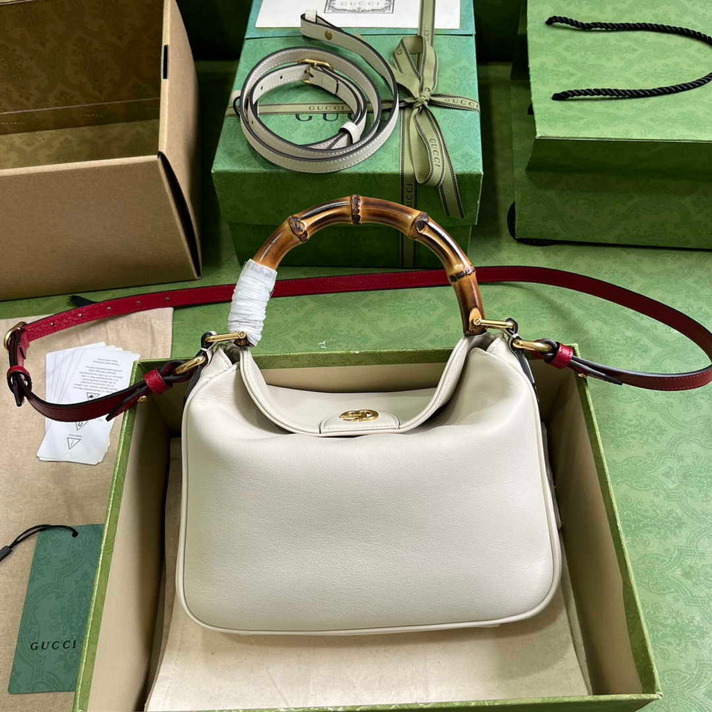 Gucci 746251 Diana small shoulder bag in beige leather