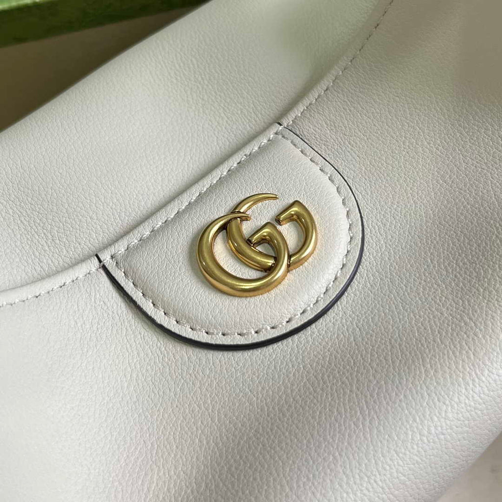 Gucci 746251 Diana small shoulder bag in beige leather