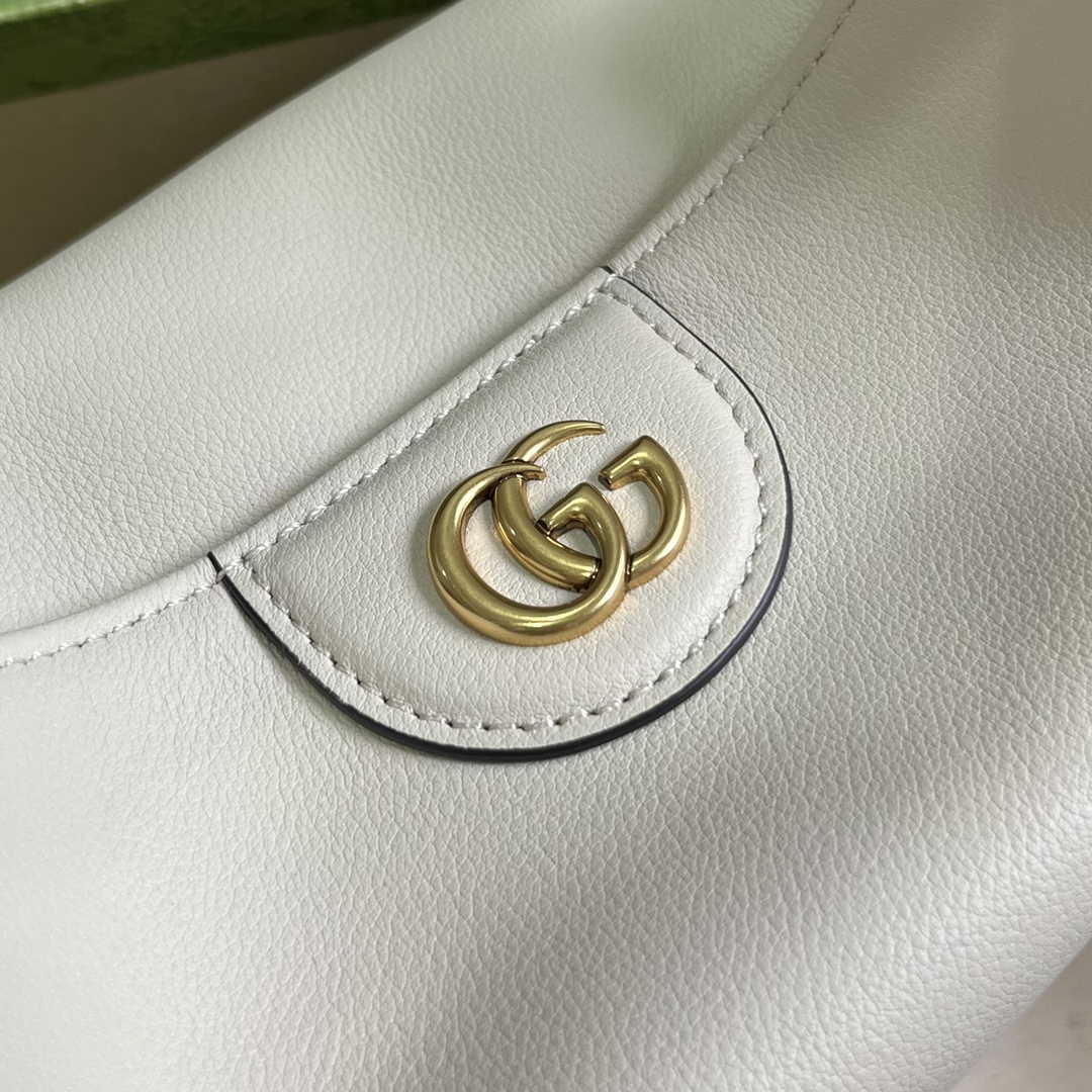 Gucci 746251 Diana small shoulder bag in beige leather