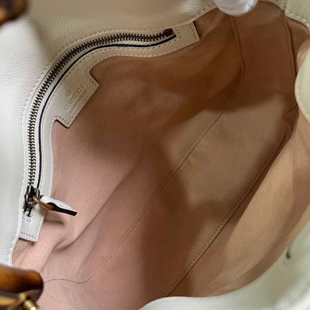 Gucci 746251 Diana small shoulder bag in beige leather