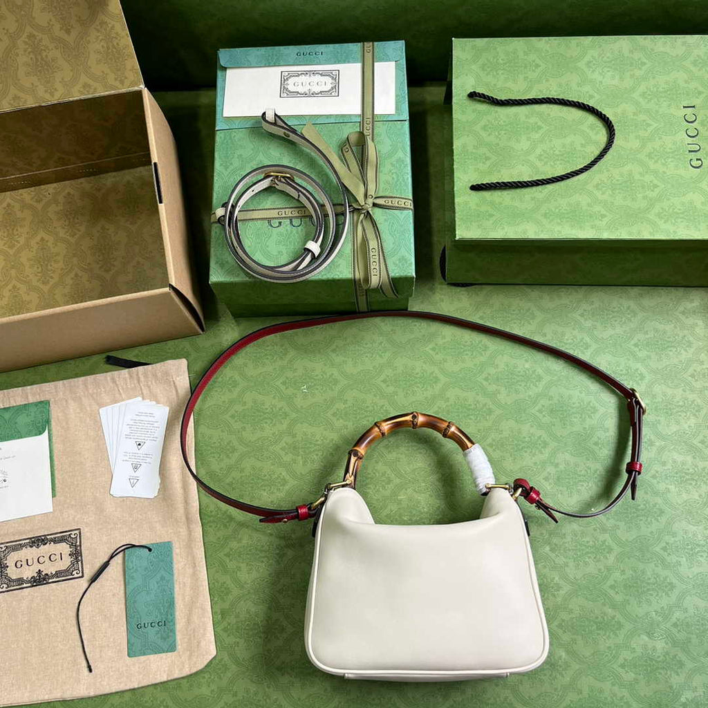 Gucci 746251 Diana small shoulder bag in beige leather