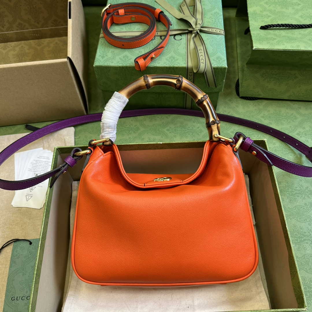 Gucci 746251 Diana small shoulder bag in orange leather