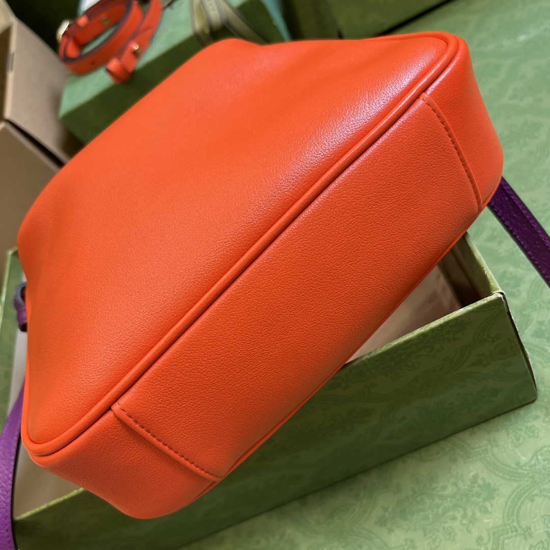 Gucci 746251 Diana small shoulder bag in orange leather