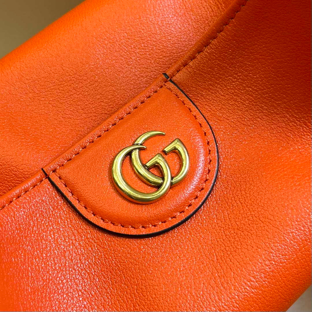 Gucci 746251 Diana small shoulder bag in orange leather
