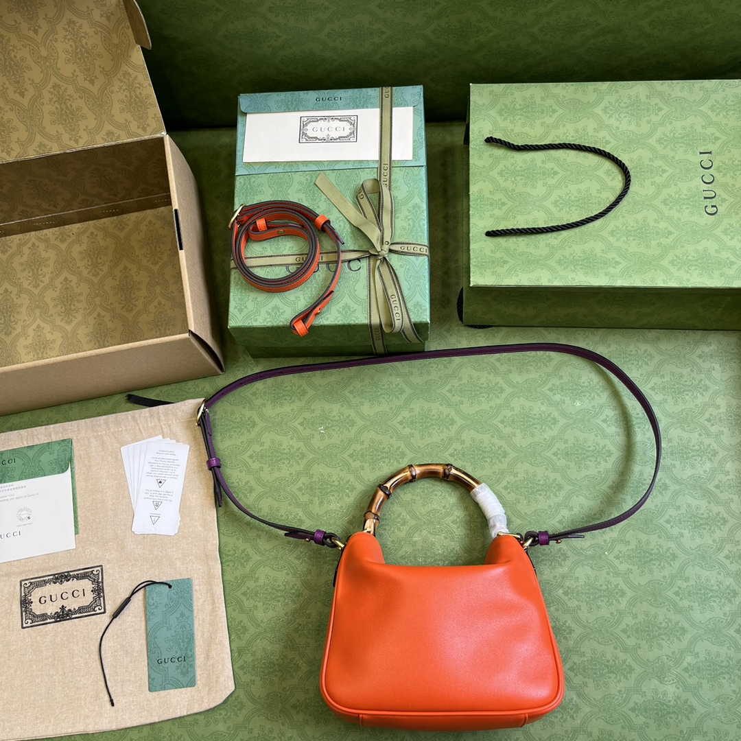 Gucci 746251 Diana small shoulder bag in orange leather