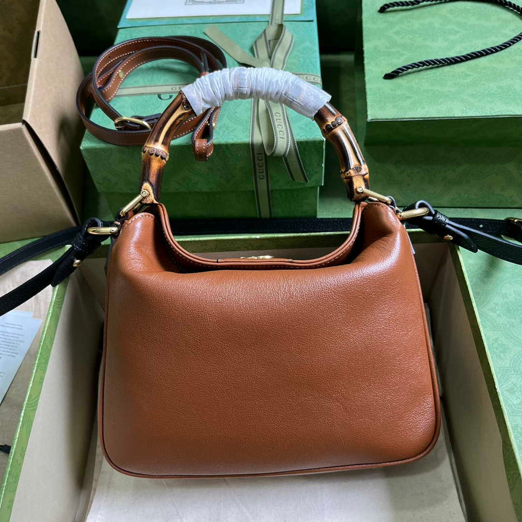 Gucci 746251 Diana small shoulder bag in brown leather
