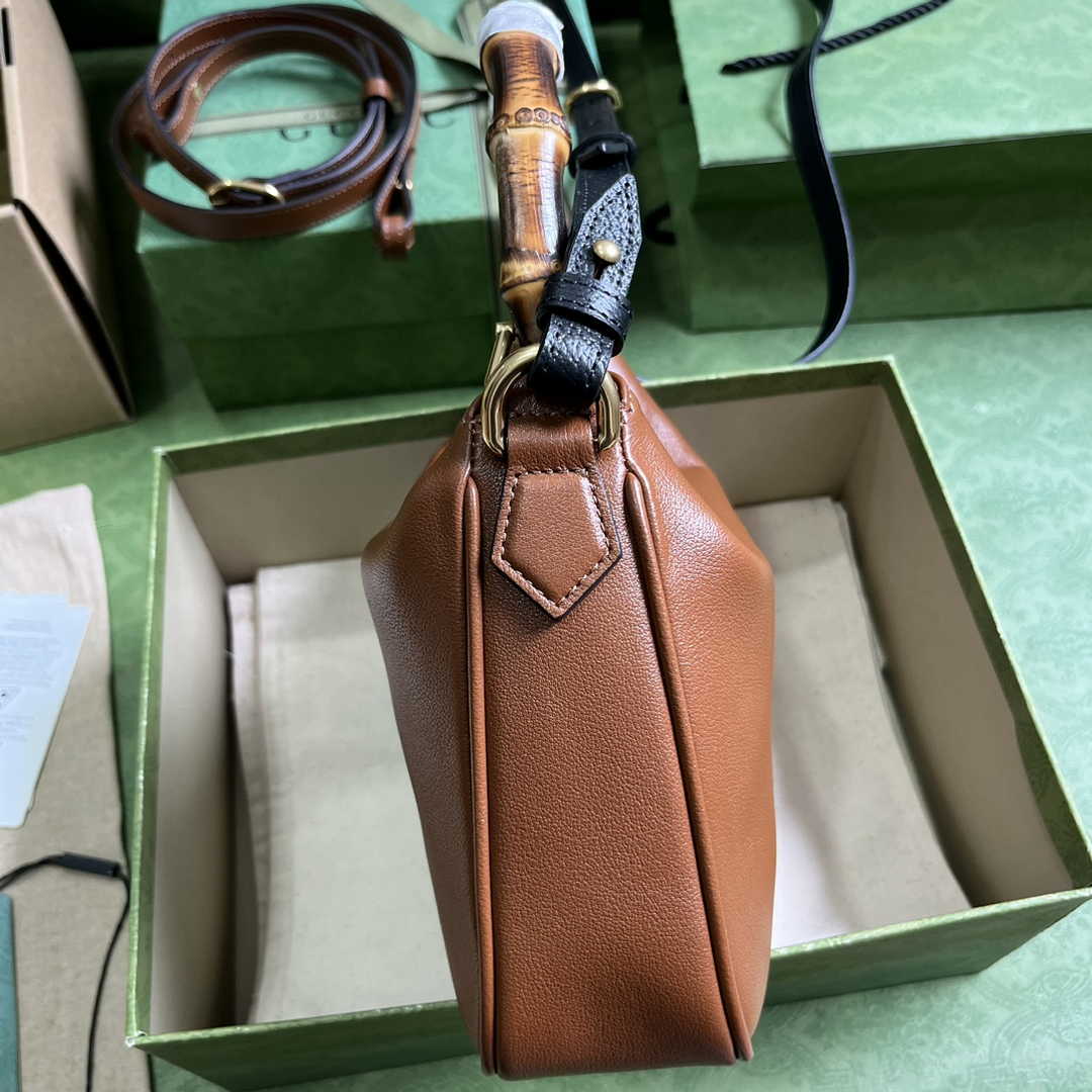 Gucci 746251 Diana small shoulder bag in brown leather