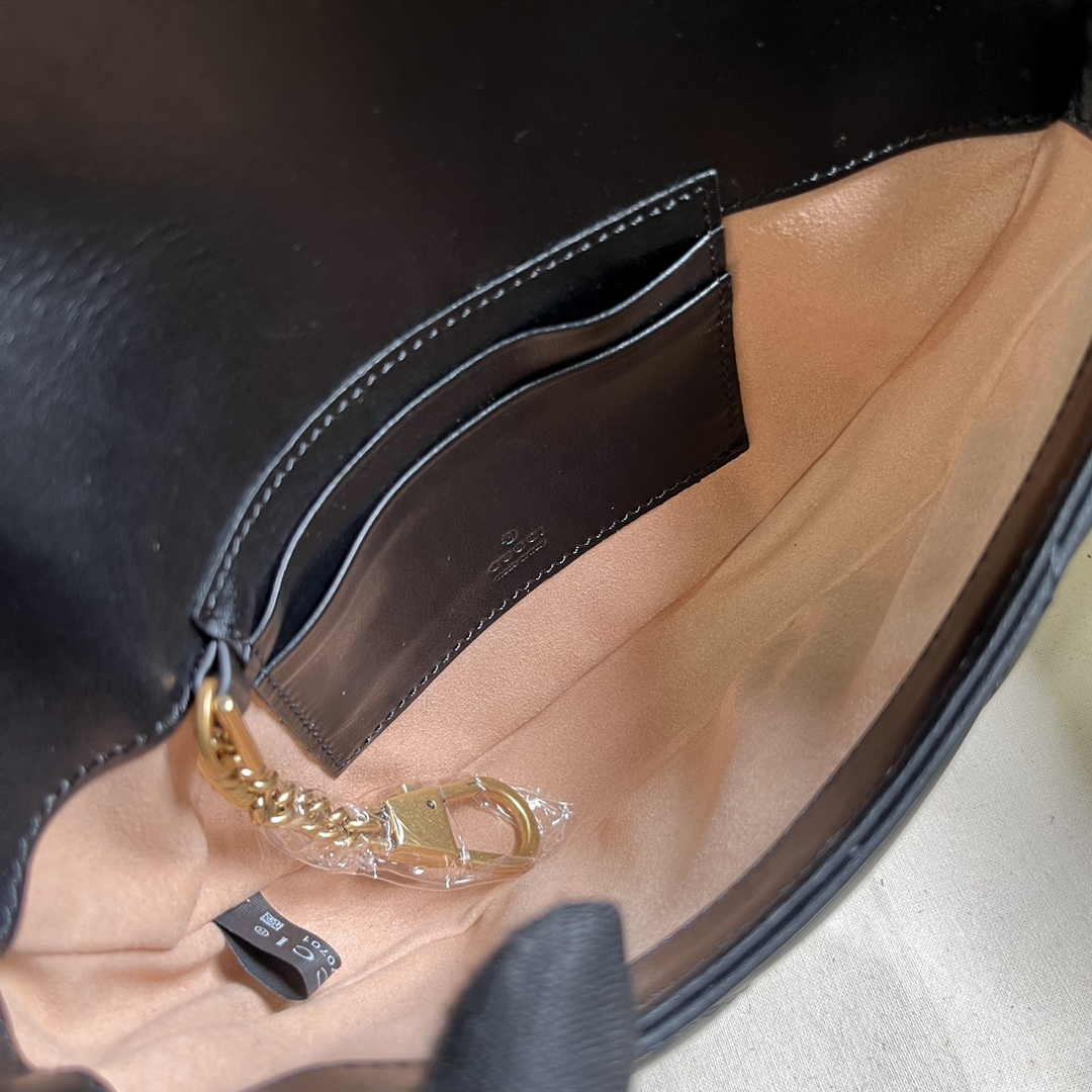 Gucci 746431 GG Marmont matelassé chain mini bag in black leather
