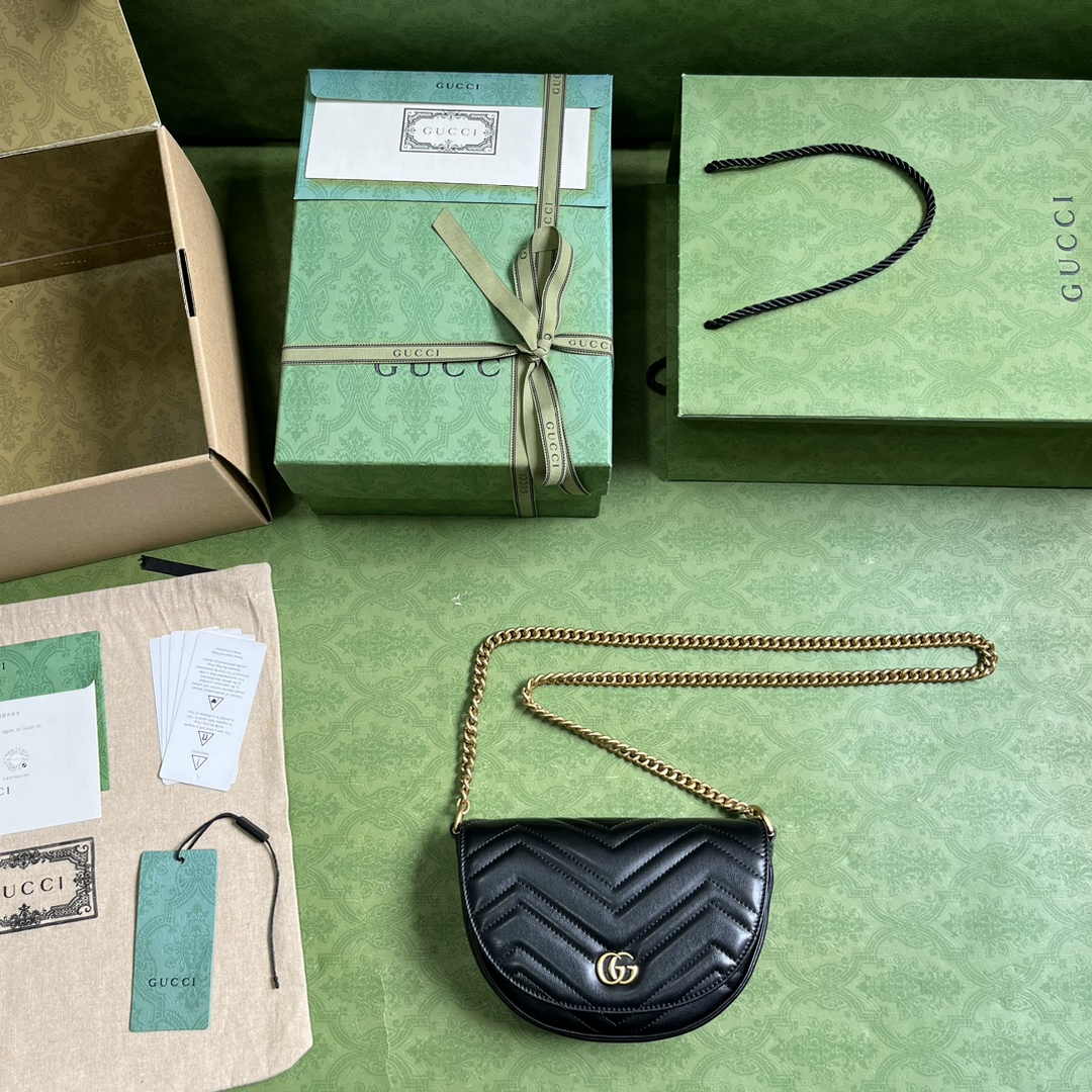 Gucci 746431 GG Marmont matelassé chain mini bag in black leather