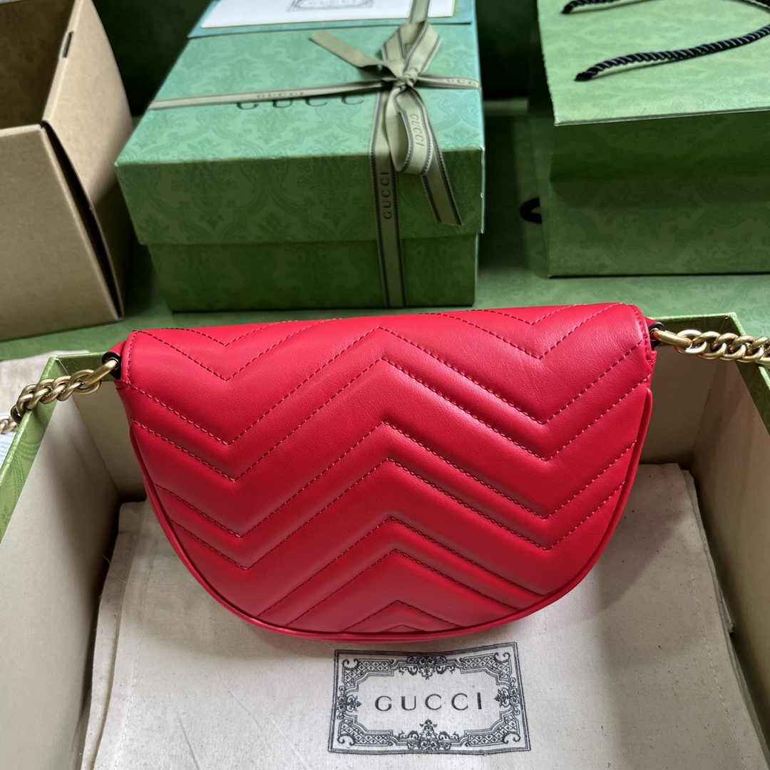 Gucci 746431 GG Marmont matelassé chain mini bag in Red leather