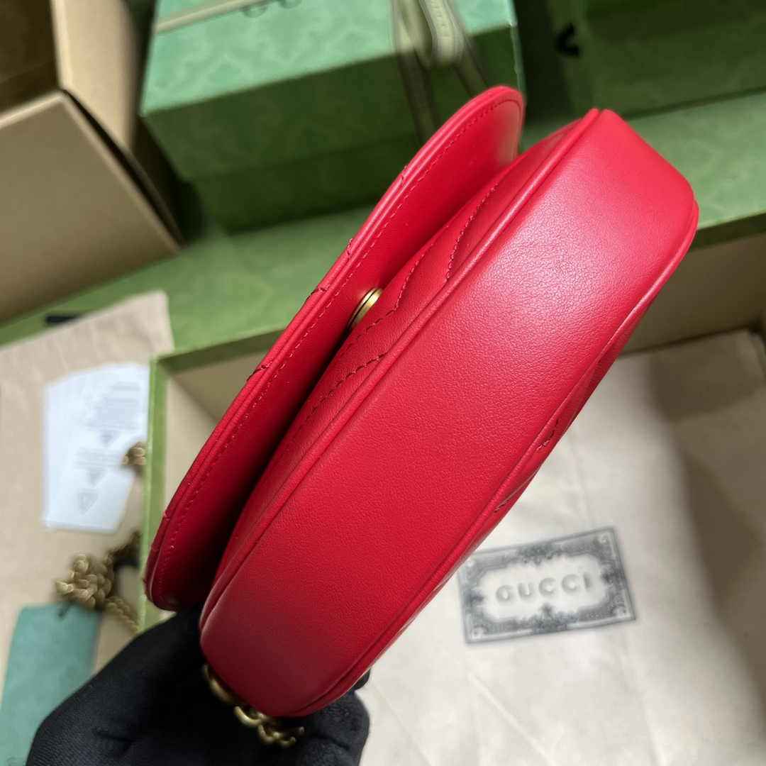 Gucci 746431 GG Marmont matelassé chain mini bag in Red leather
