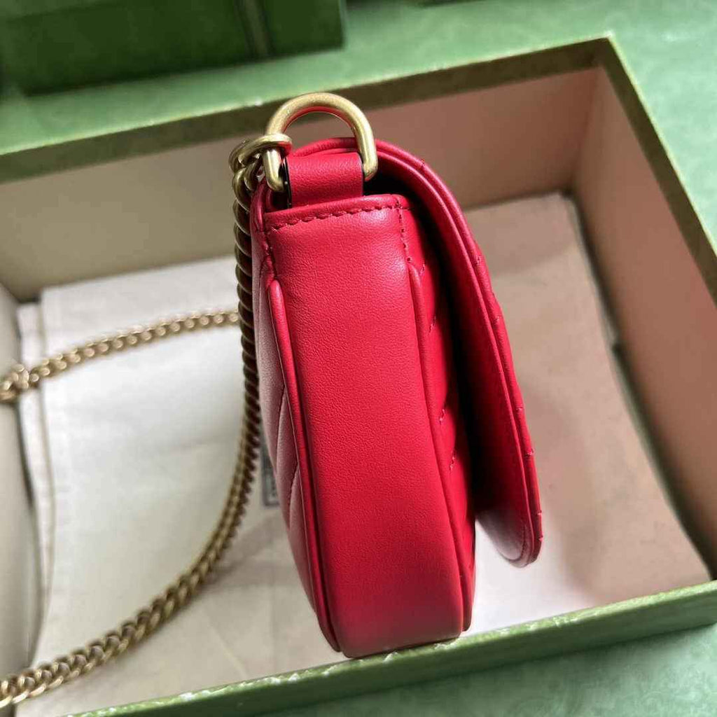 Gucci 746431 GG Marmont matelassé chain mini bag in Red leather
