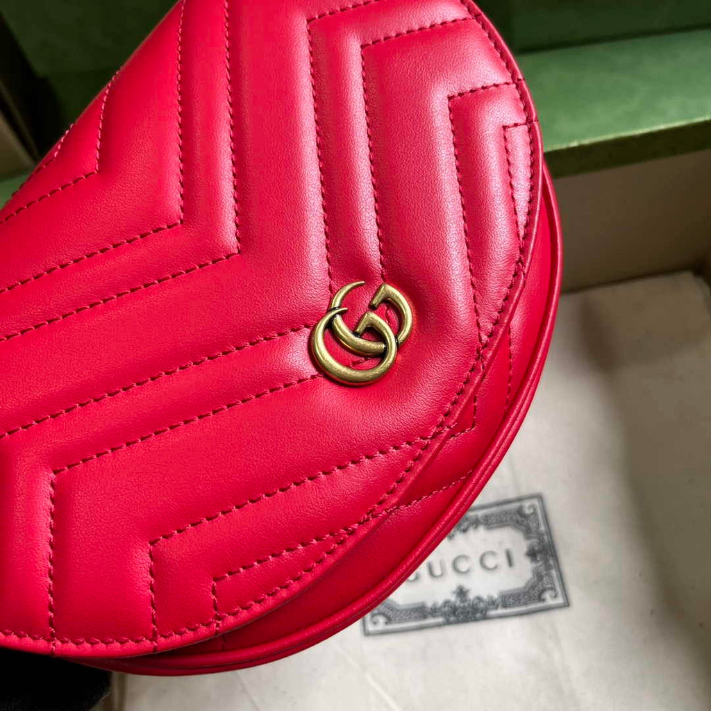 Gucci 746431 GG Marmont matelassé chain mini bag in Red leather