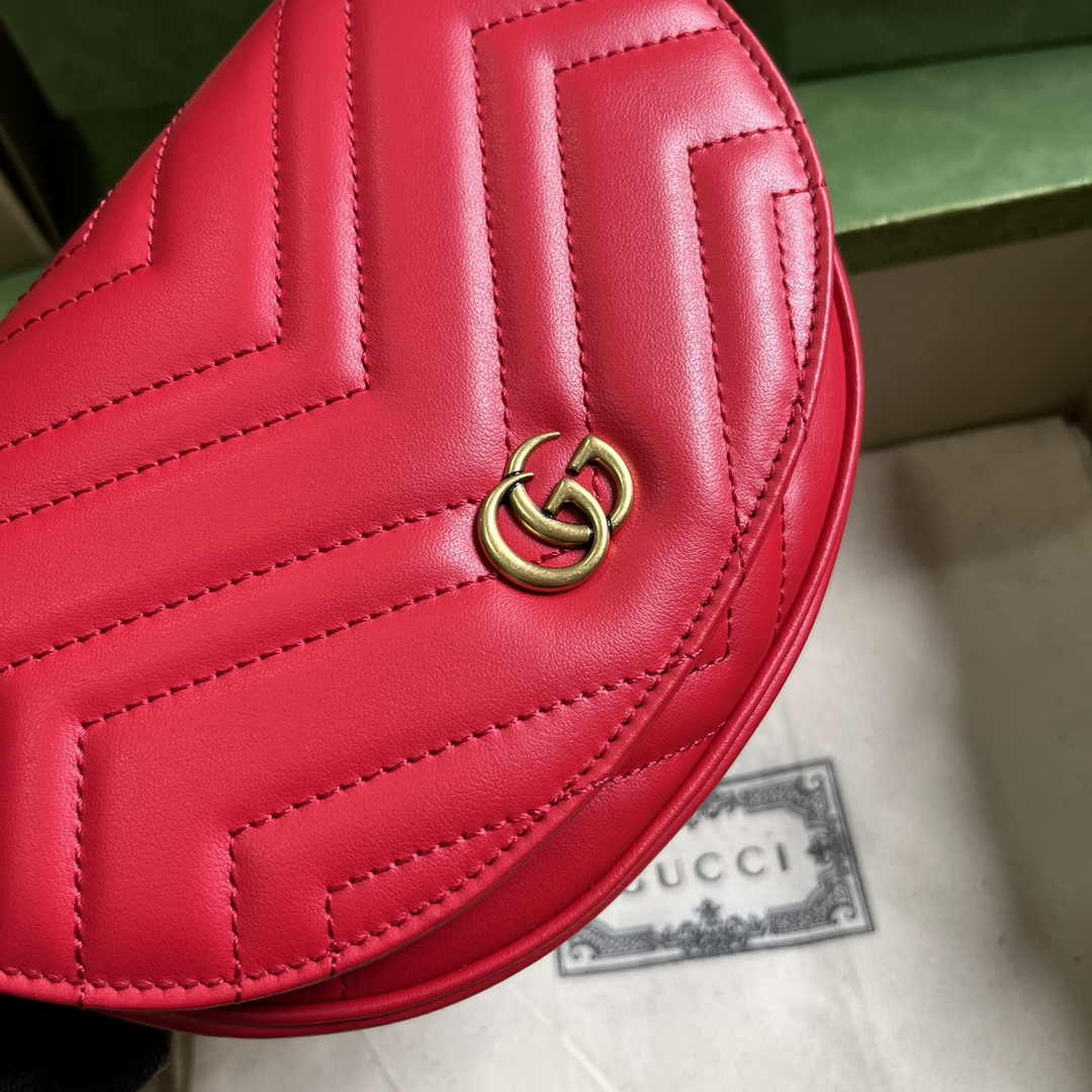 Gucci 746431 GG Marmont matelassé chain mini bag in Red leather