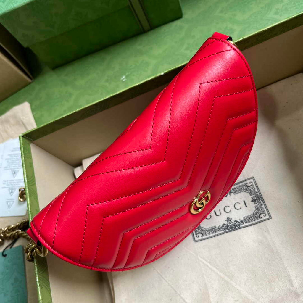 Gucci 746431 GG Marmont matelassé chain mini bag in Red leather
