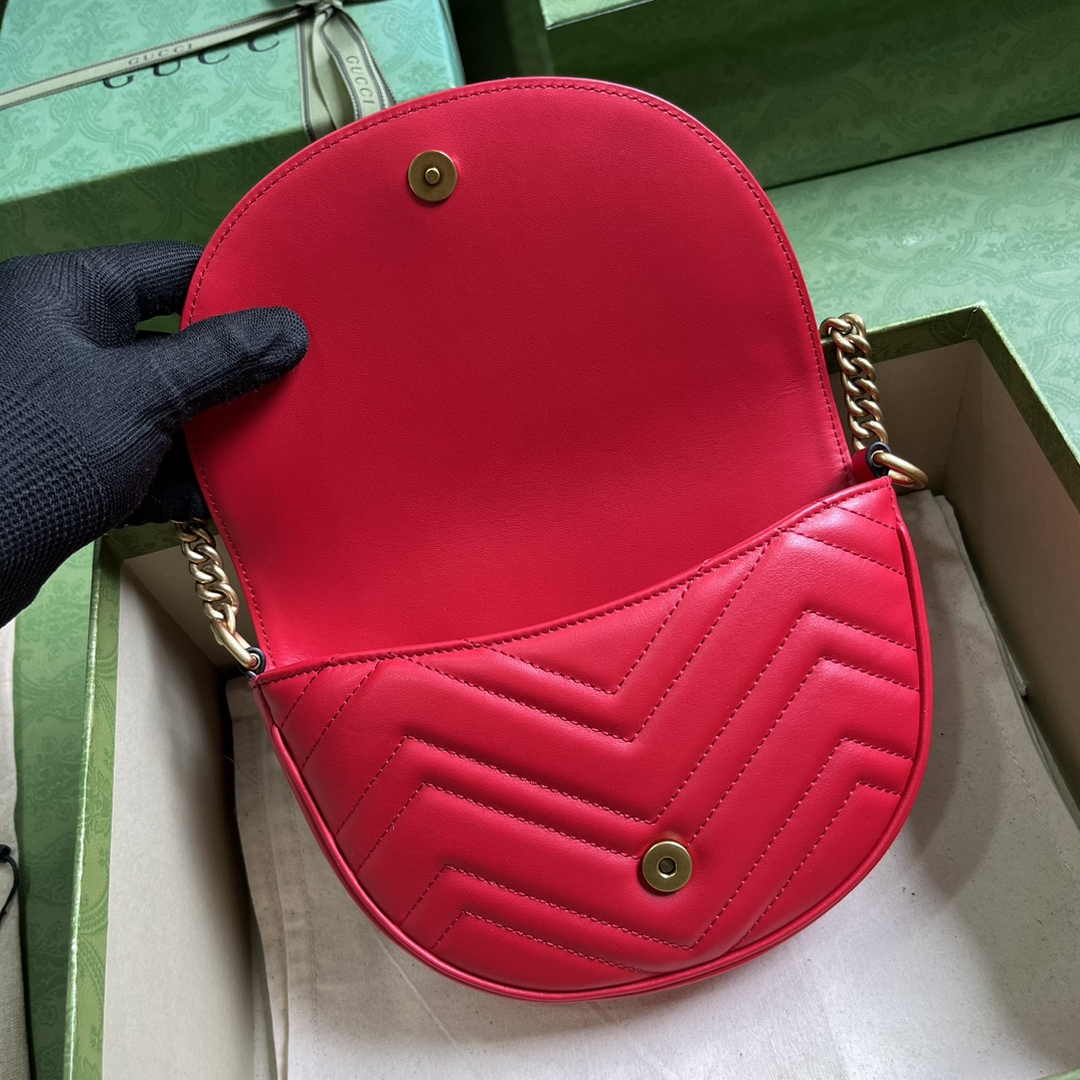 Gucci 746431 GG Marmont matelassé chain mini bag in Red leather
